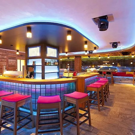 מלון Harakiri Partyhouse 3*