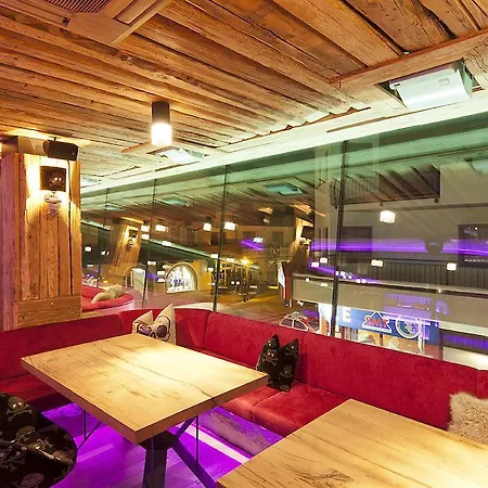 מלון Harakiri Partyhouse 3*