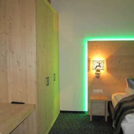 Harakiri Partyhouse מאיירהופן