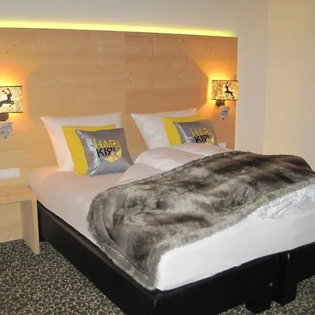Otel Harakiri Partyhouse 3*