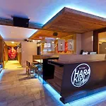 מלון Harakiri Partyhouse