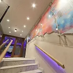 מלון Harakiri Partyhouse 3*