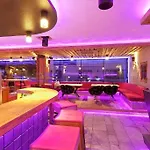 מלון Harakiri Partyhouse 3*