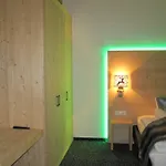 Harakiri Partyhouse מאיירהופן